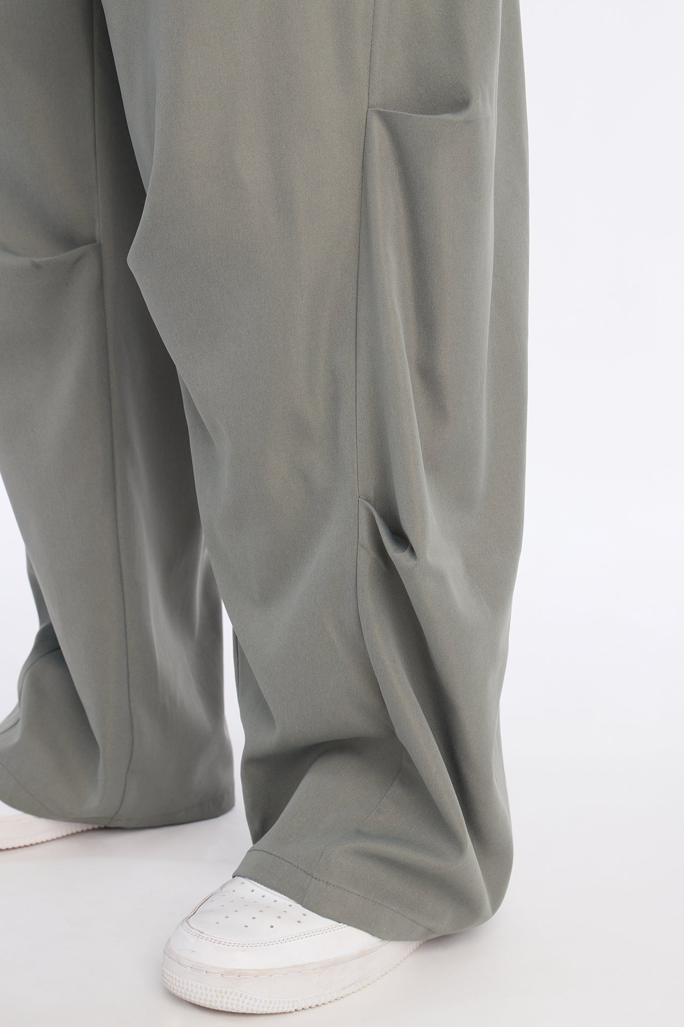 Reese Mid Rise Barrel Leg Pant 31″ - Sage