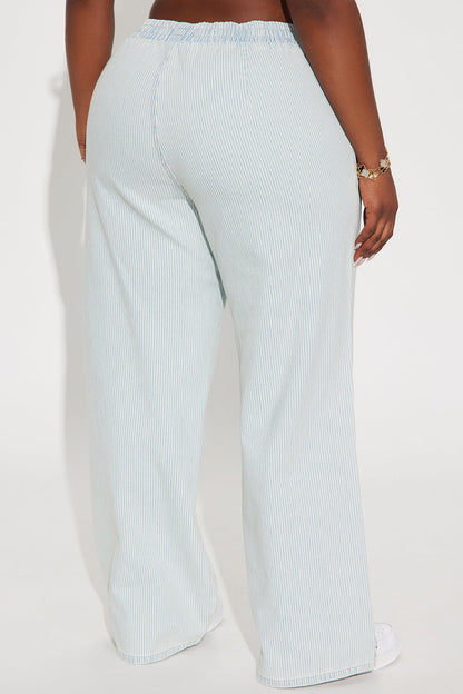On My Way Out Baggy Relaxed Jeans - Light Wash