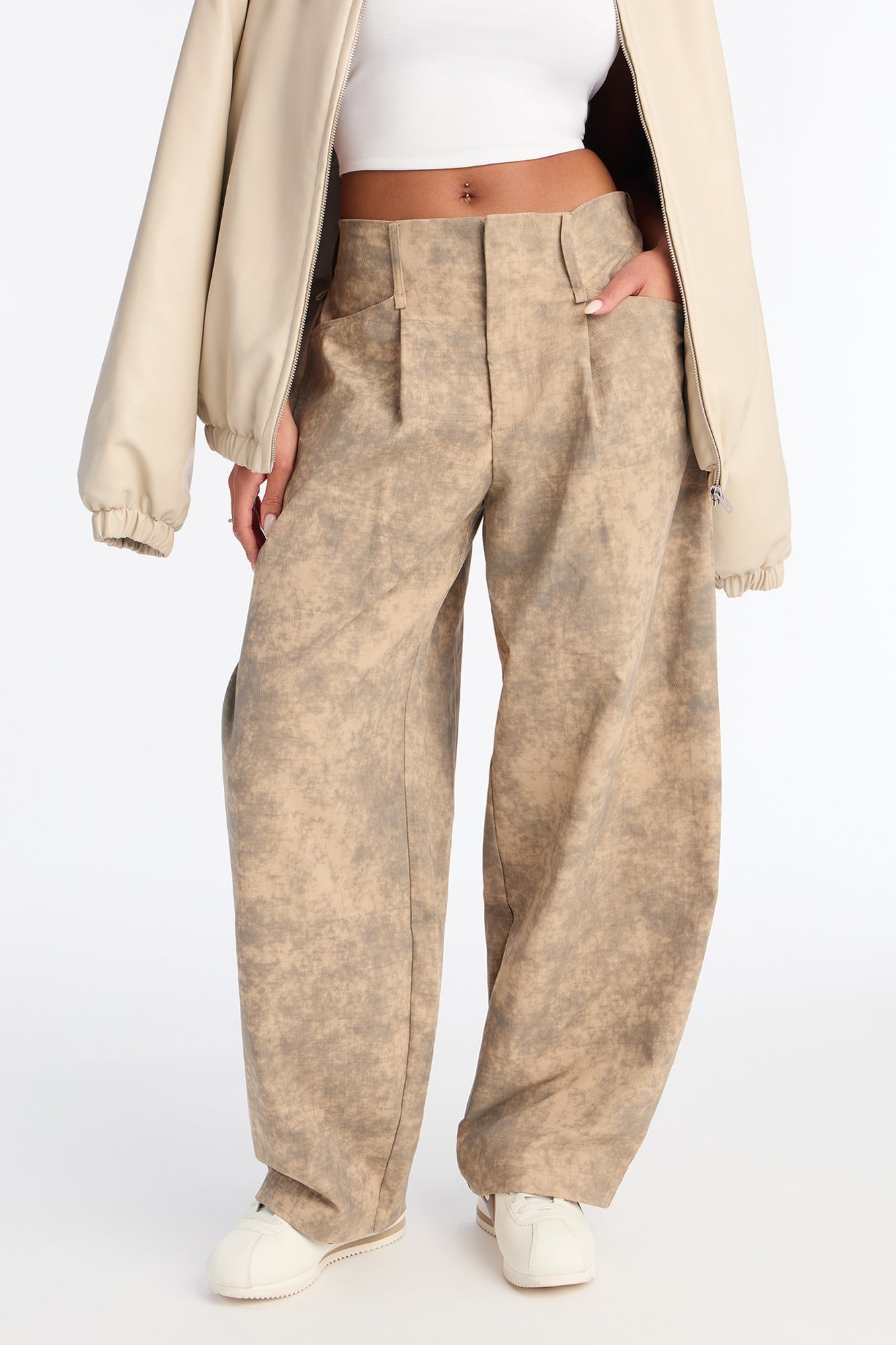 Kian Mid Rise Cloud Print Barrel Leg Pant 29″ - Taupe/combo