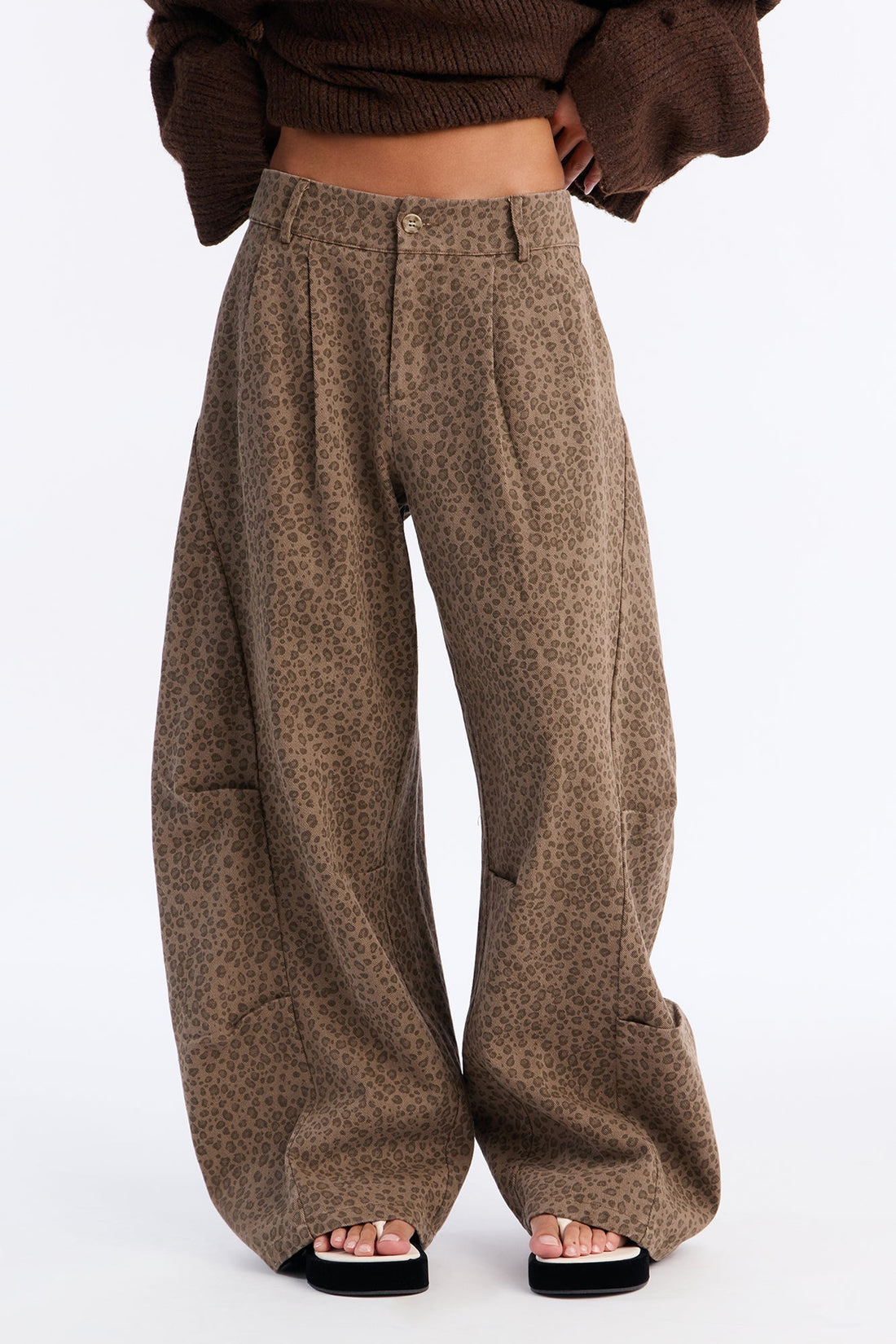 Zoey Low Rise Barrel Leg Leopard Pant - Leopard