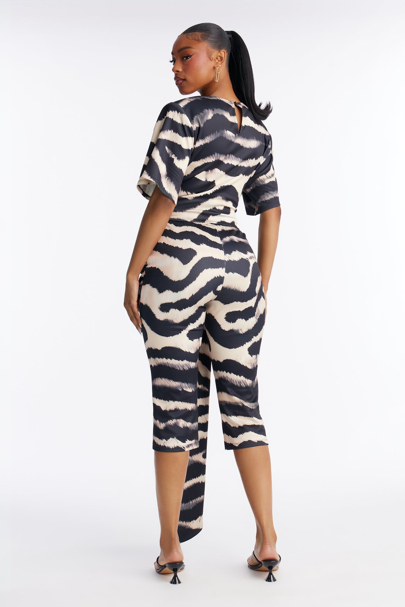 Mariah Bold Shoulder Capri Set - Black/combo