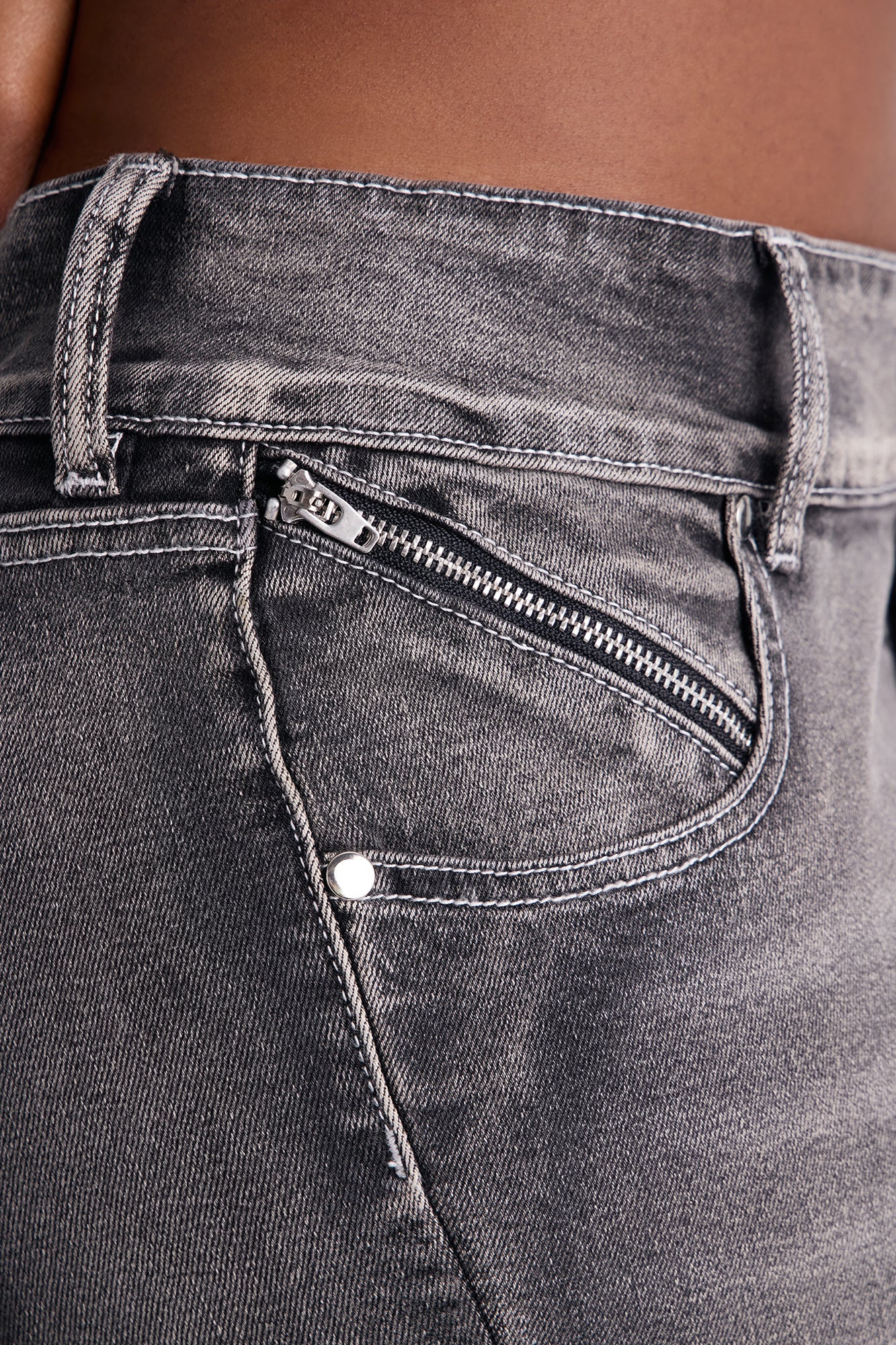Y2K Stretch Flare Jeans - Black Wash