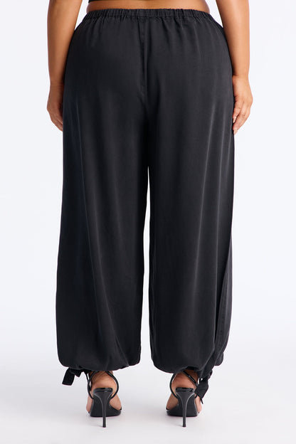 Trixie Washed Lyocell Balloon Jogger Pant 31″ - Black