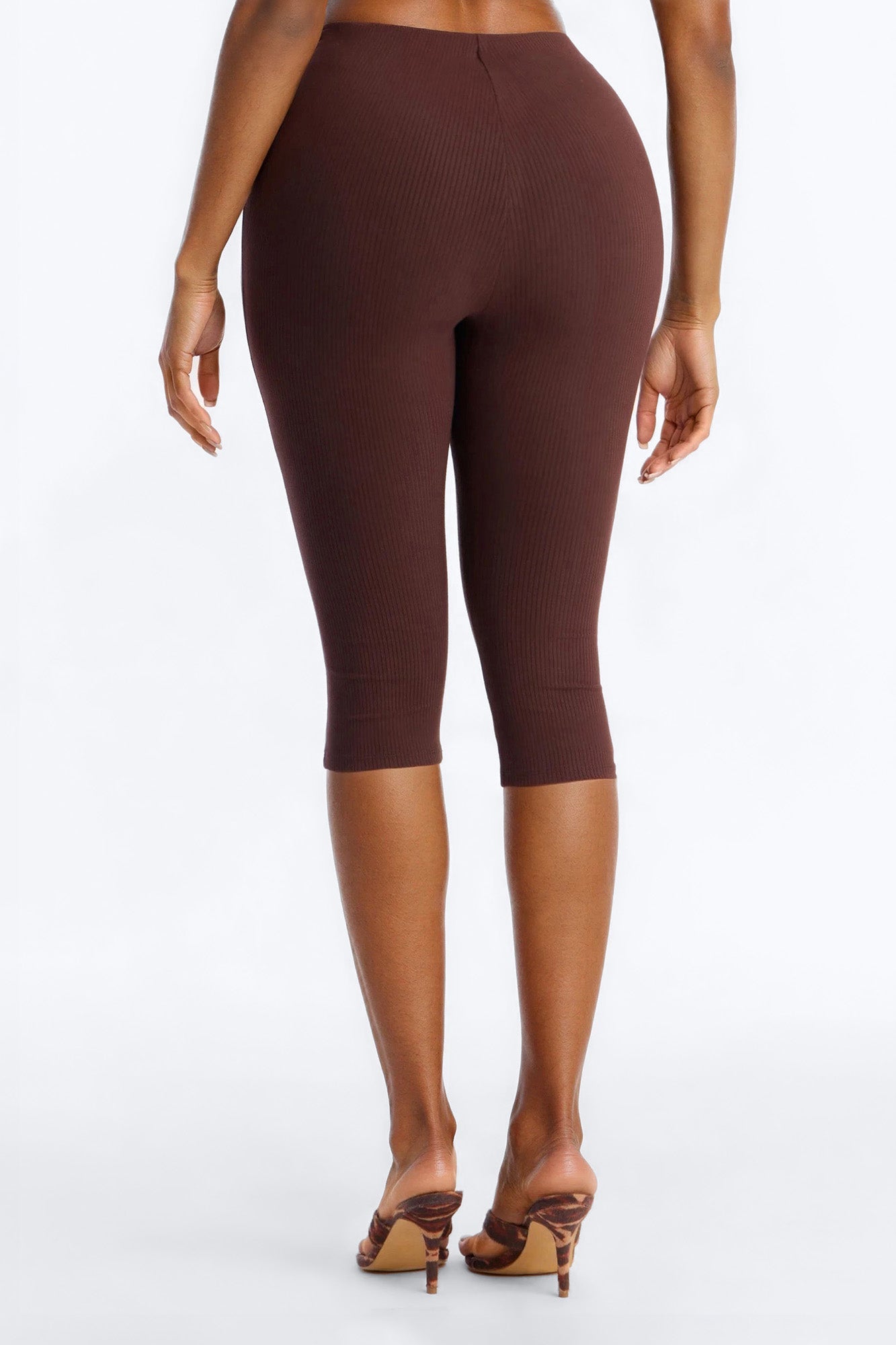 Lena Snatched Capri Pant - Chocolate