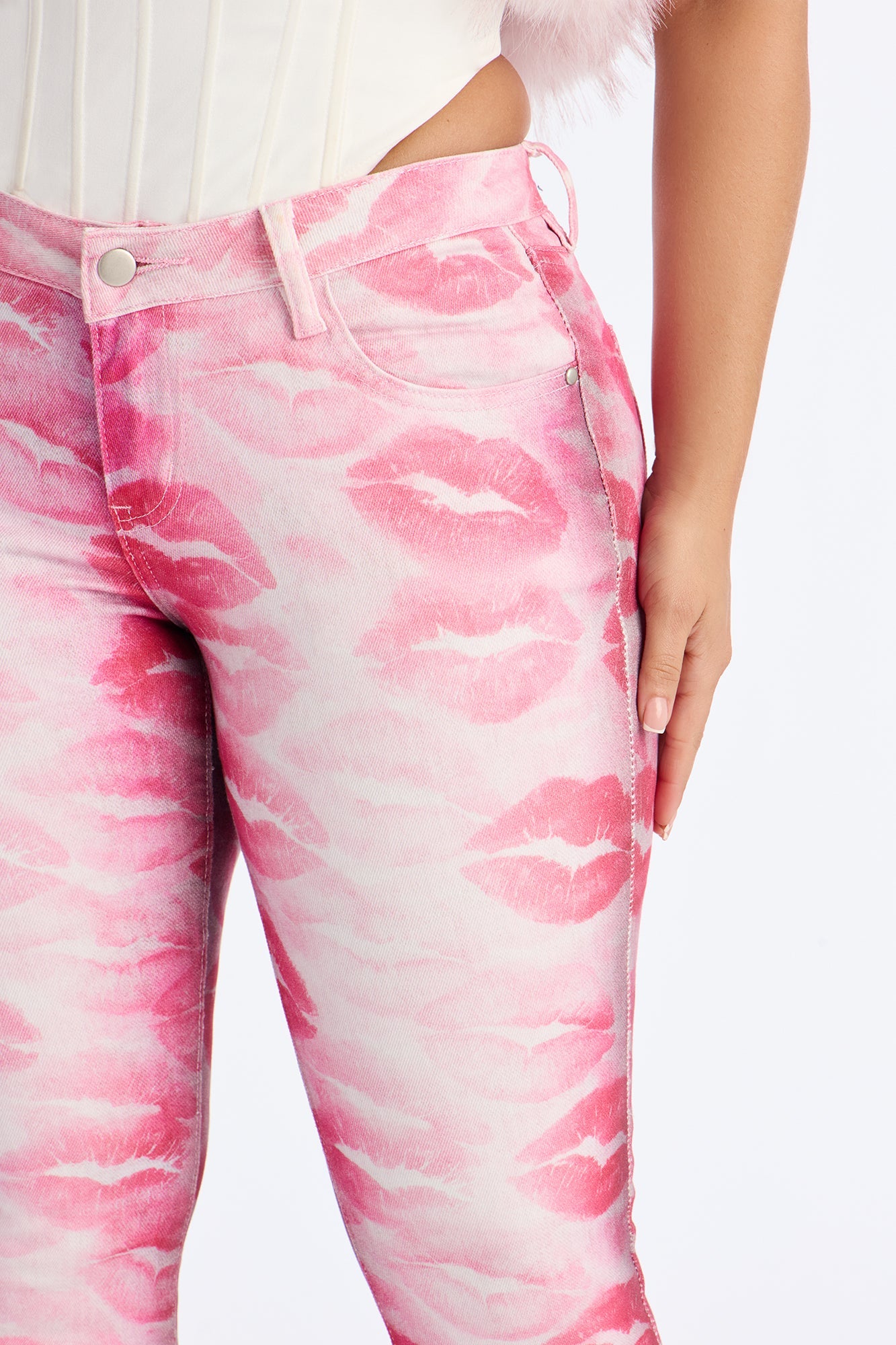 Besame Mucho Lipstick Print Capri Skinny Jeans - Pink/combo