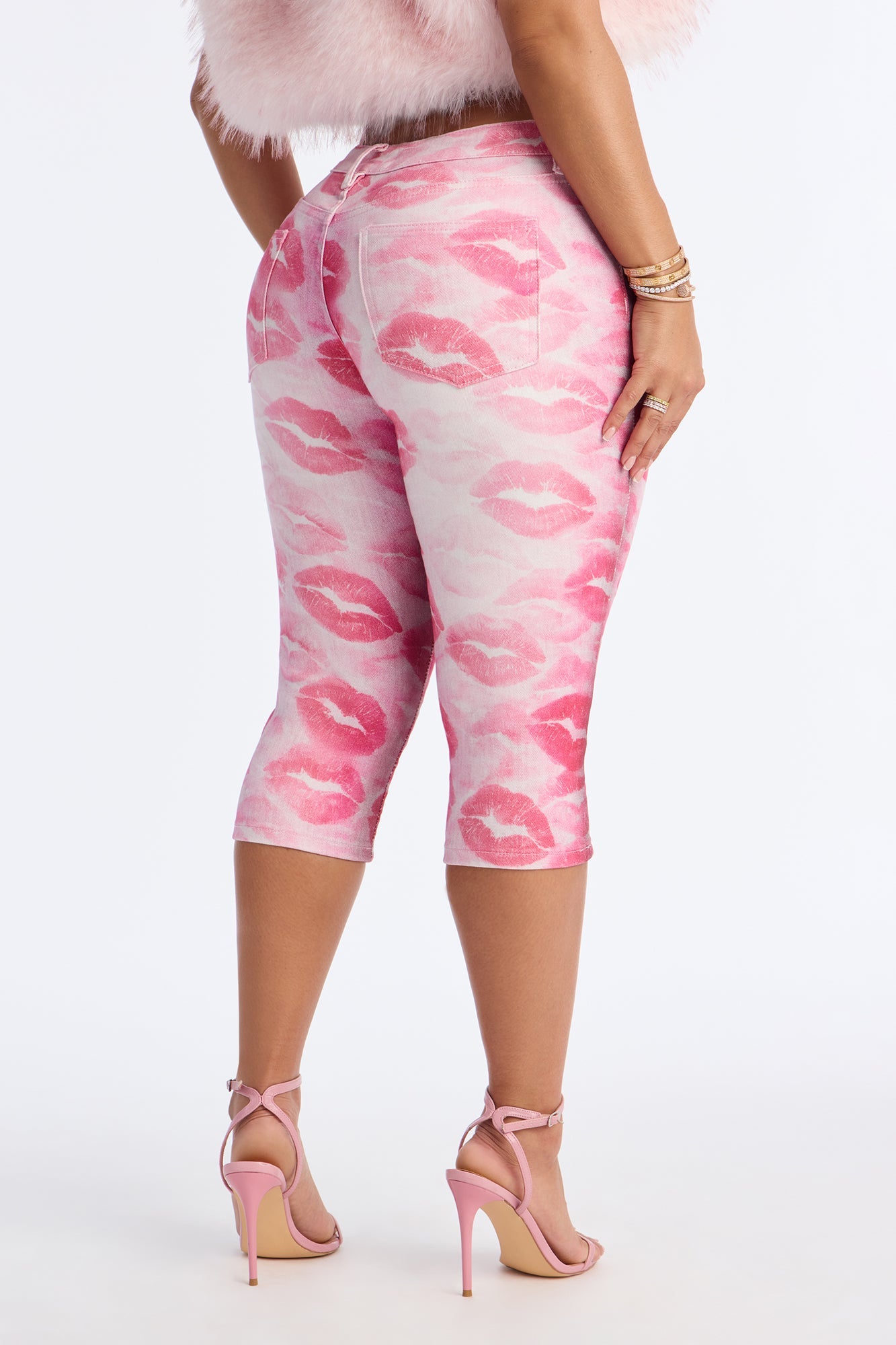 Besame Mucho Lipstick Print Capri Skinny Jeans - Pink/combo