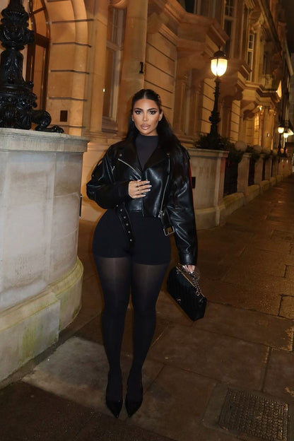 Uncomplicated Seamless Shorts - Black