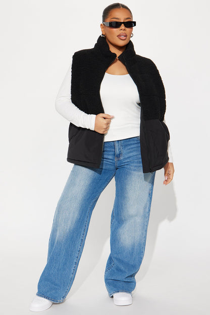 Find Me In The Clouds Sherpa Vest - Black