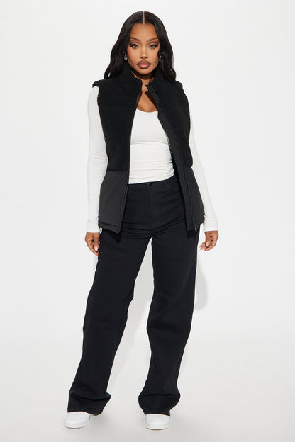 Find Me In The Clouds Sherpa Vest - Black