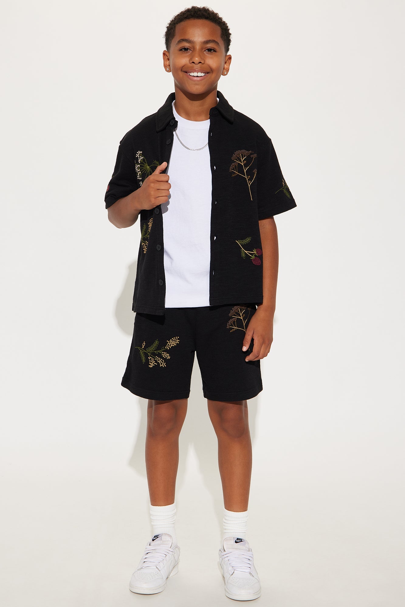 Mini Berries And Blooms Embroidered Shorts - Black