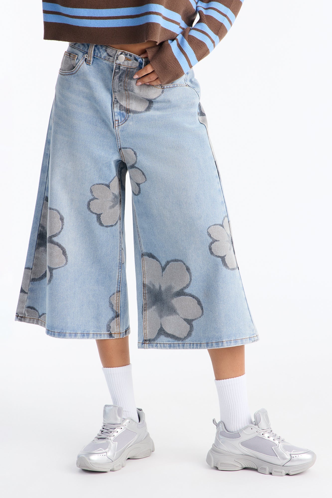 Born To Bloom Wide Leg Culotte Jeans - Light Wash