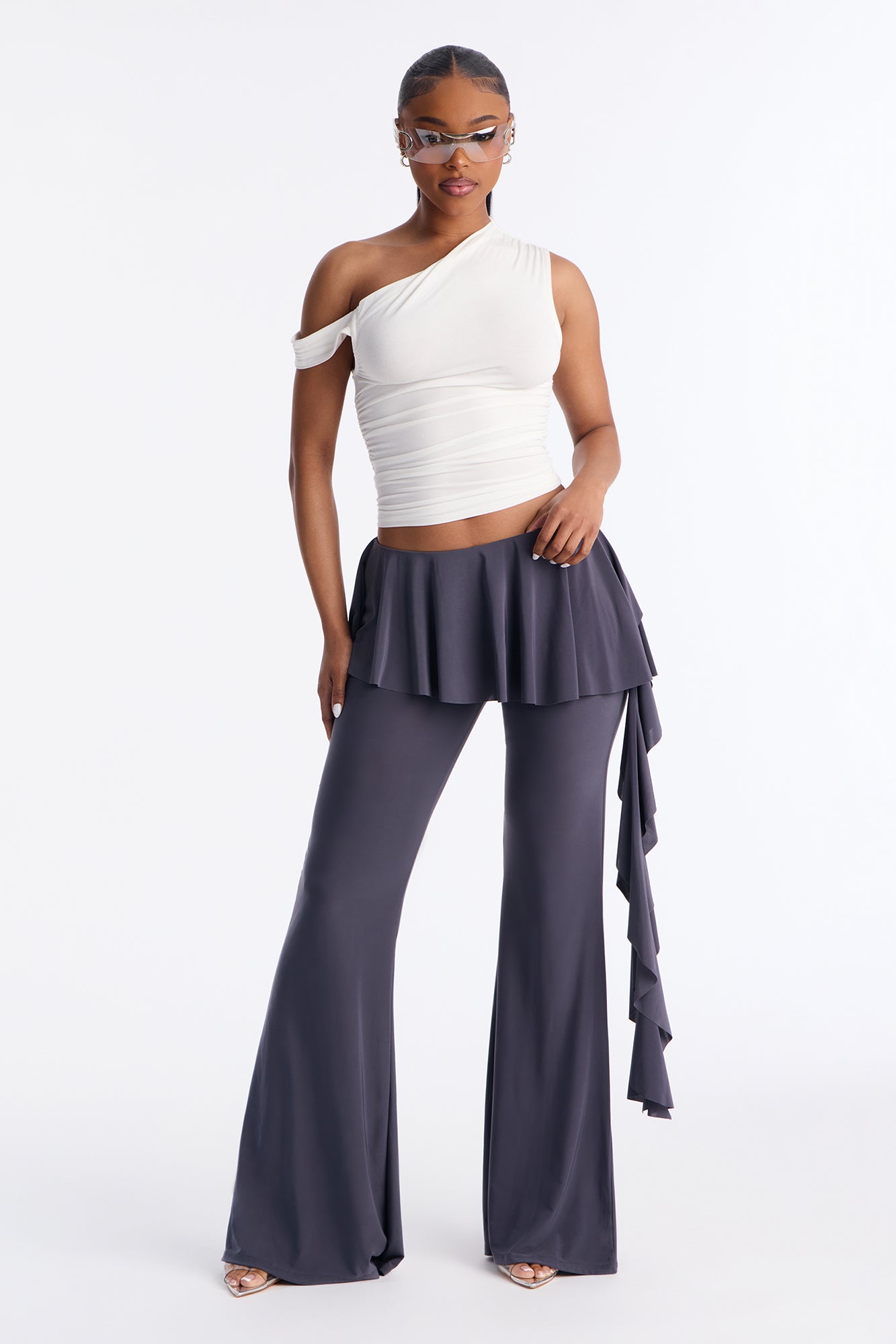 Imani Low Rise Ruffle Flare Pant 33″ - Charcoal